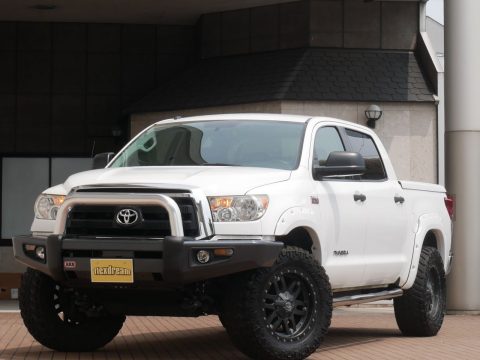 タンドラ　白　2.7万マイル　5.700ｃｃ